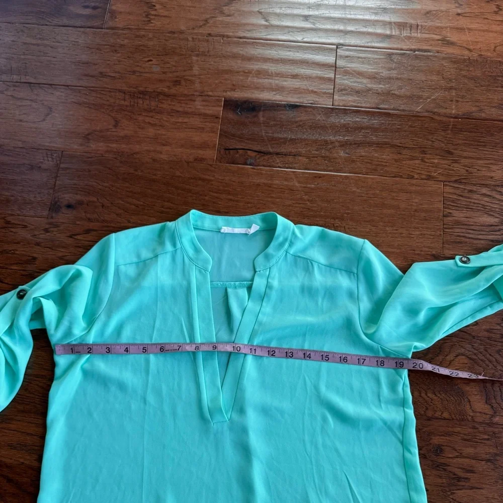 Lush‎ Mint Green Chiffon V-Neck Blouse
